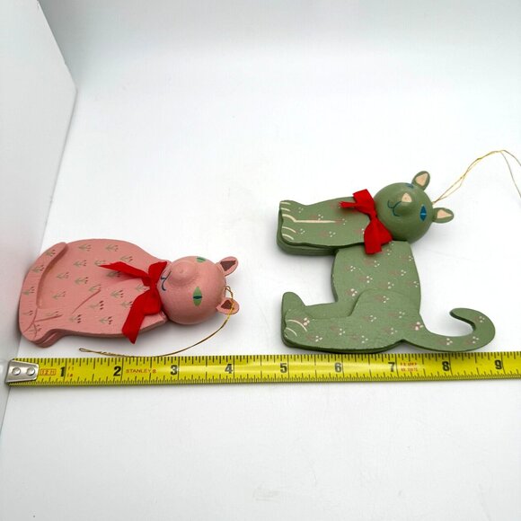 Set Of 2 Vintage Folk Art Cat Wooden Christmas Ornaments Hand Painted 1985 - Picture 3 of 8